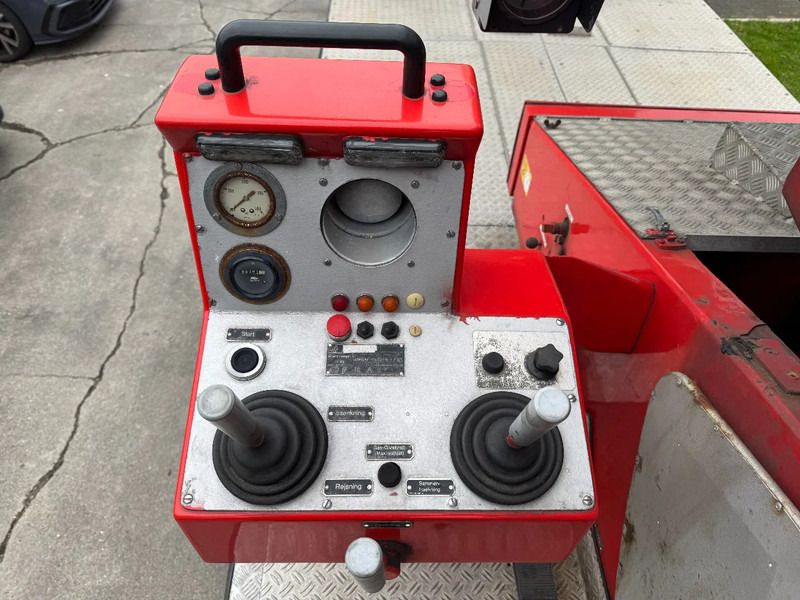 Xe tải cứu hỏa Scania P82 4X2 - FIRE TRUCK - 30M LIFT: hình 13 Xe tải cứu hỏa Scania P82 4X2 - FIRE TRUCK - 30M LIFT: hình 13