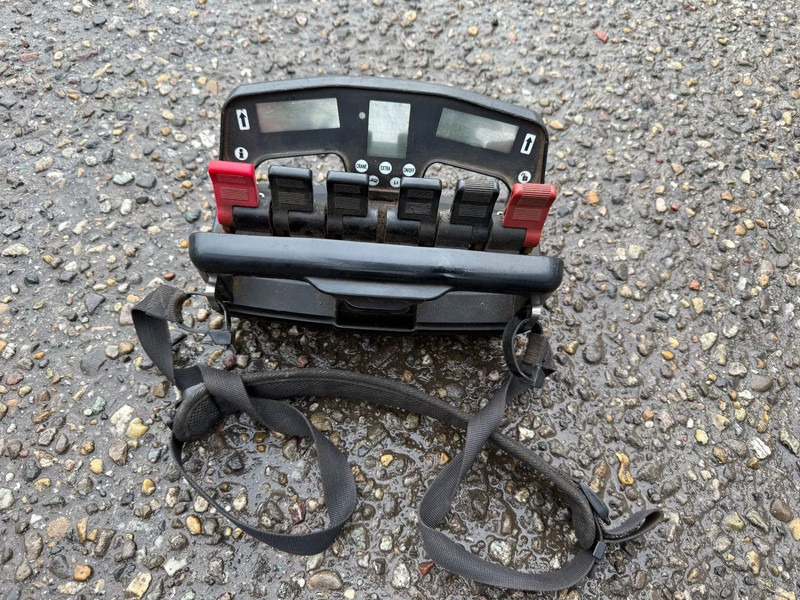 Scania R500 V8 8X4 + HIAB 220-5 + REMOTE + CABLELIFT - FULL STEEL SUSP. MANUAL GEAR. BIG AXLES - Xe tải hệ thống cáp, Xe cẩu tự hành: hình 3 Scania R500 V8 8X4 + HIAB 220-5 + REMOTE + CABLELIFT - FULL STEEL SUSP. MANUAL GEAR. BIG AXLES - Xe tải hệ thống cáp, Xe cẩu tự hành: hình 3