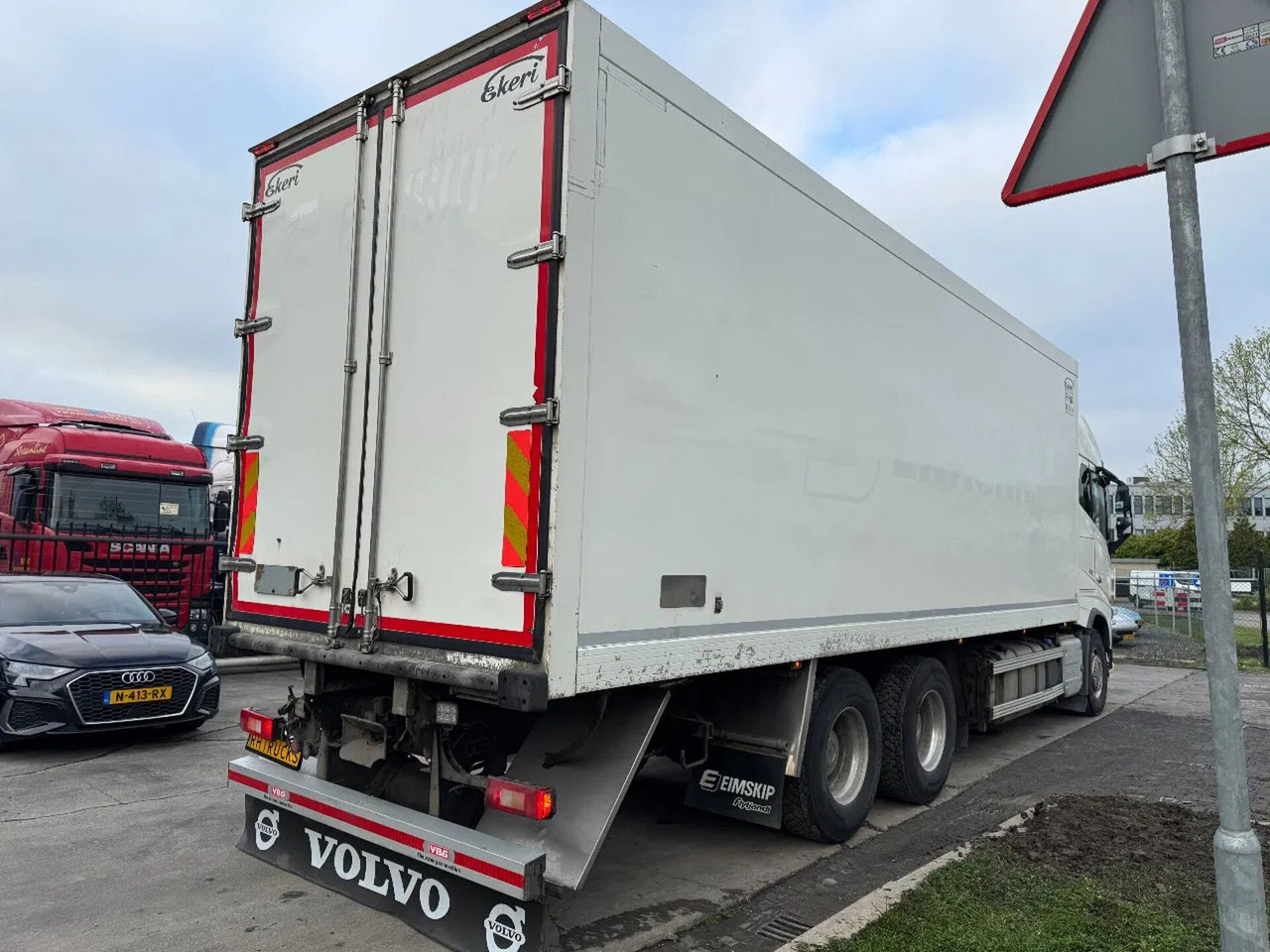 Volvo FH 16.650 6X4 - EURO 6 + CARRIER SUPRA 750 - Xe tải đông lạnh: hình 5 Volvo FH 16.650 6X4 - EURO 6 + CARRIER SUPRA 750 - Xe tải đông lạnh: hình 5