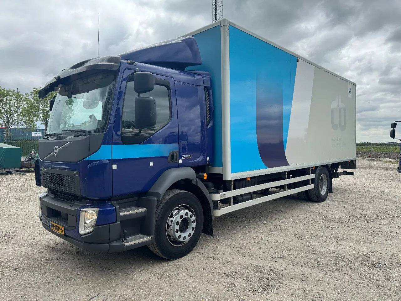 Volvo FL 250 4X2 EURO 6 CARGO LOCK + DHOLLANDIA LIFT T - Xe tải hộp: hình 5 Volvo FL 250 4X2 EURO 6 CARGO LOCK + DHOLLANDIA LIFT T - Xe tải hộp: hình 5