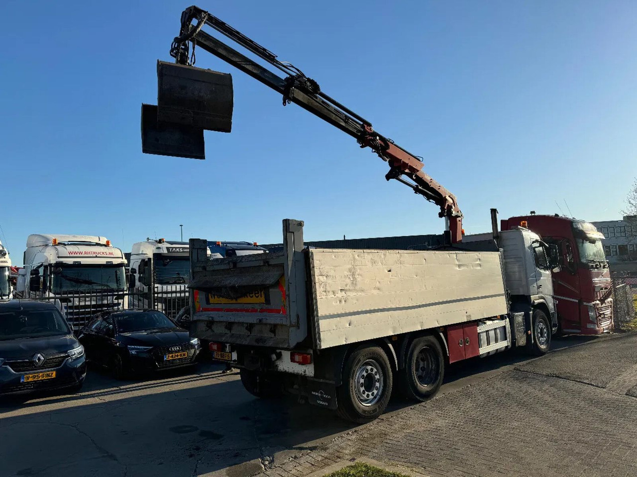 Volvo FM 330 6X2 - EURO 5 + ATLAS 126.3E A2 + REMOTE + - Xe ben, Xe cẩu tự hành: hình 5 Volvo FM 330 6X2 - EURO 5 + ATLAS 126.3E A2 + REMOTE + - Xe ben, Xe cẩu tự hành: hình 5