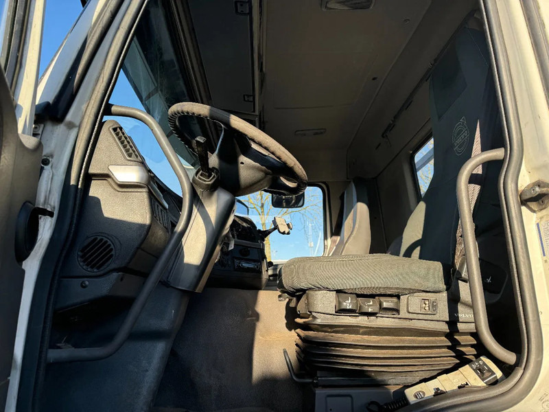 Cho thuê Volvo FM 340 6X2 EFFER 140 2S EURO 3 Volvo FM 340 6X2 EFFER 140 2S EURO 3: hình 18 Cho thuê Volvo FM 340 6X2 EFFER 140 2S EURO 3 Volvo FM 340 6X2 EFFER 140 2S EURO 3: hình 18