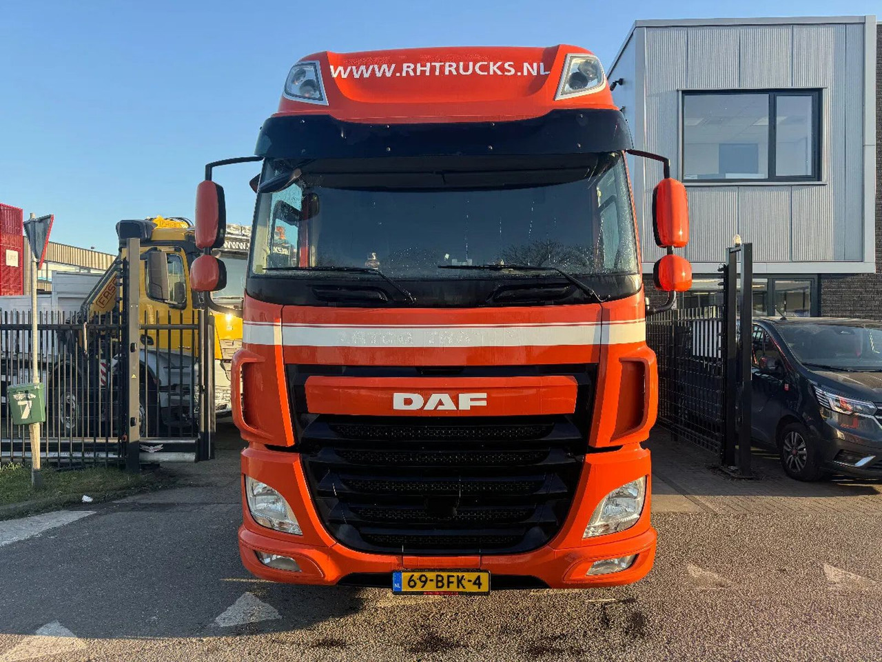 DAF CF 460 6X2 - EURO 6 + LIFT/STEERING AXLE DAF CF 460 6X2 - EURO 6 + LIFT/STEERING AXLE - Xe đầu kéo: hình 2 DAF CF 460 6X2 - EURO 6 + LIFT/STEERING AXLE DAF CF 460 6X2 - EURO 6 + LIFT/STEERING AXLE - Xe đầu kéo: hình 2