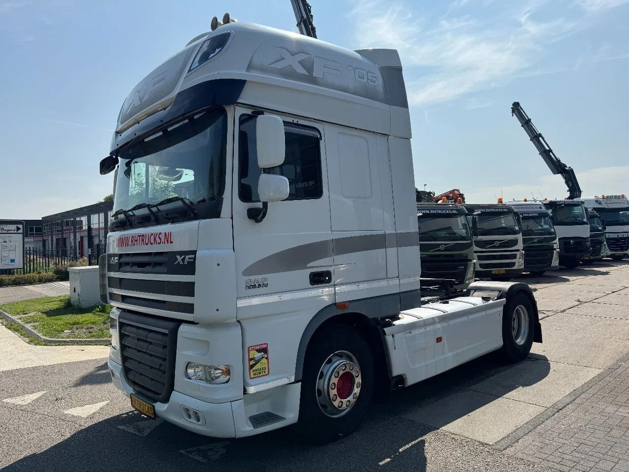 DAF XF 105.510 4X2 SKIRTS ADR RETARDER STANDKLIMA - Xe đầu kéo: hình 1 DAF XF 105.510 4X2 SKIRTS ADR RETARDER STANDKLIMA - Xe đầu kéo: hình 1