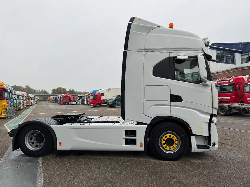 Iveco S-WAY 460 4X2 EURO 6 SKIRTS DOUBLE TANK - Xe đầu kéo: hình 4 Iveco S-WAY 460 4X2 EURO 6 SKIRTS DOUBLE TANK - Xe đầu kéo: hình 4