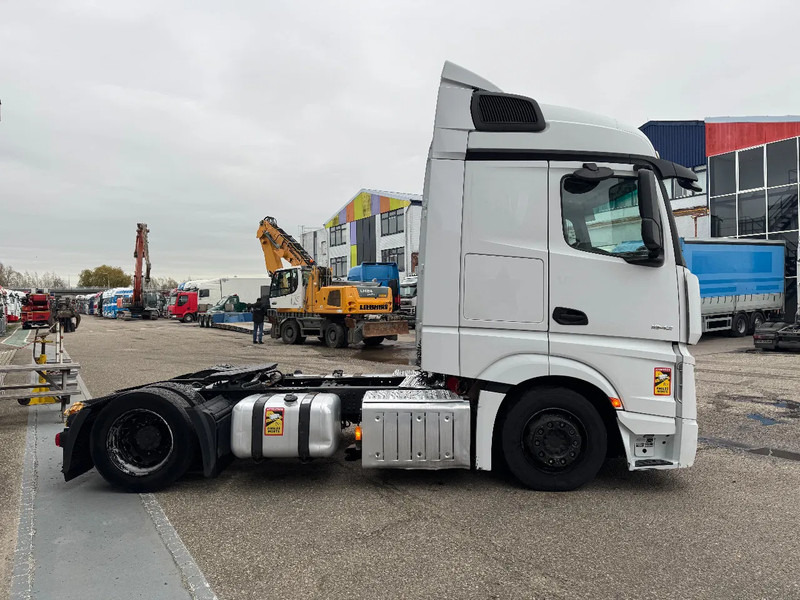 Mercedes-Benz Actros 1842 4X2 EURO 6 MEGA DOUBLE TANK - Xe đầu kéo: hình 4 Mercedes-Benz Actros 1842 4X2 EURO 6 MEGA DOUBLE TANK - Xe đầu kéo: hình 4