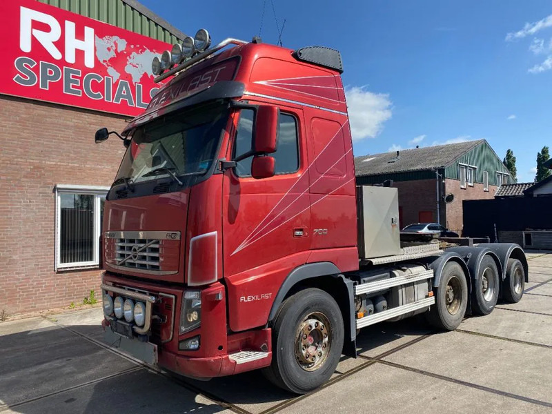 Volvo FH 16.700 FH16-700 8X4 140 TON FULL STEEL - Xe đầu kéo: hình 2 Volvo FH 16.700 FH16-700 8X4 140 TON FULL STEEL - Xe đầu kéo: hình 2