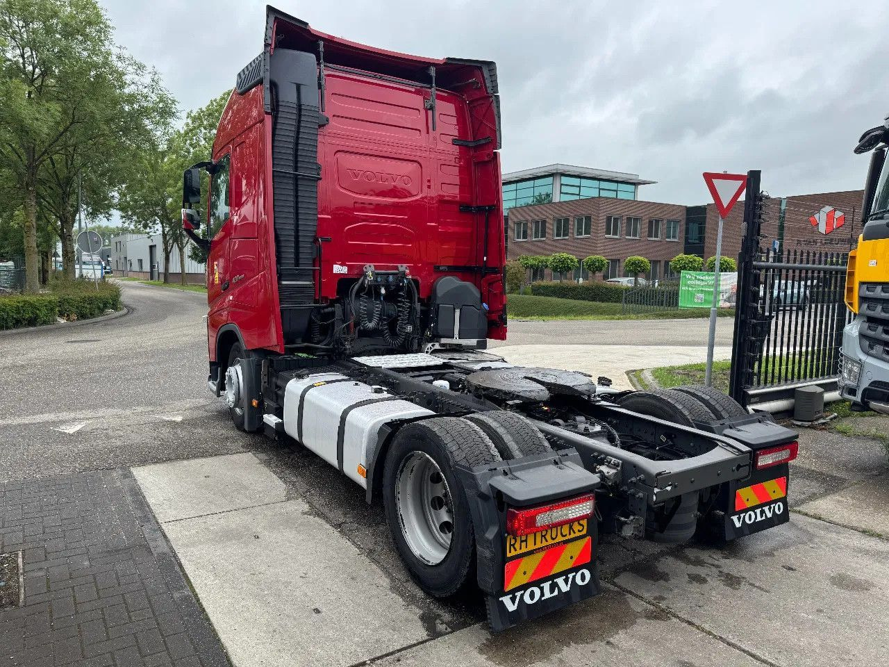Xe đầu kéo Volvo FH 420 4X2 - EURO 6 + LOW DECK: hình 6