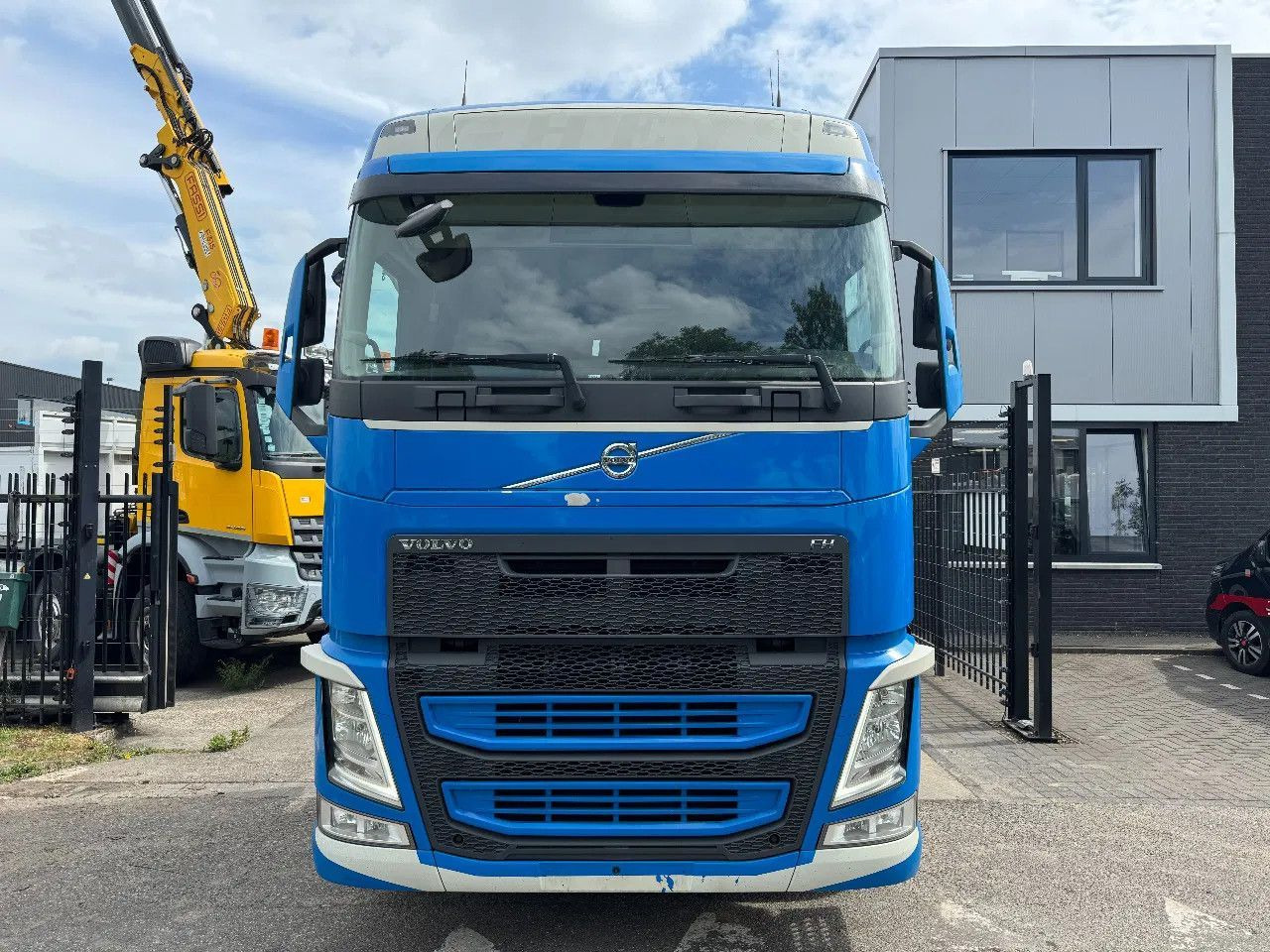 Volvo FH 420 4X2 EURO 6 SPOILERS - Xe đầu kéo: hình 2 Volvo FH 420 4X2 EURO 6 SPOILERS - Xe đầu kéo: hình 2