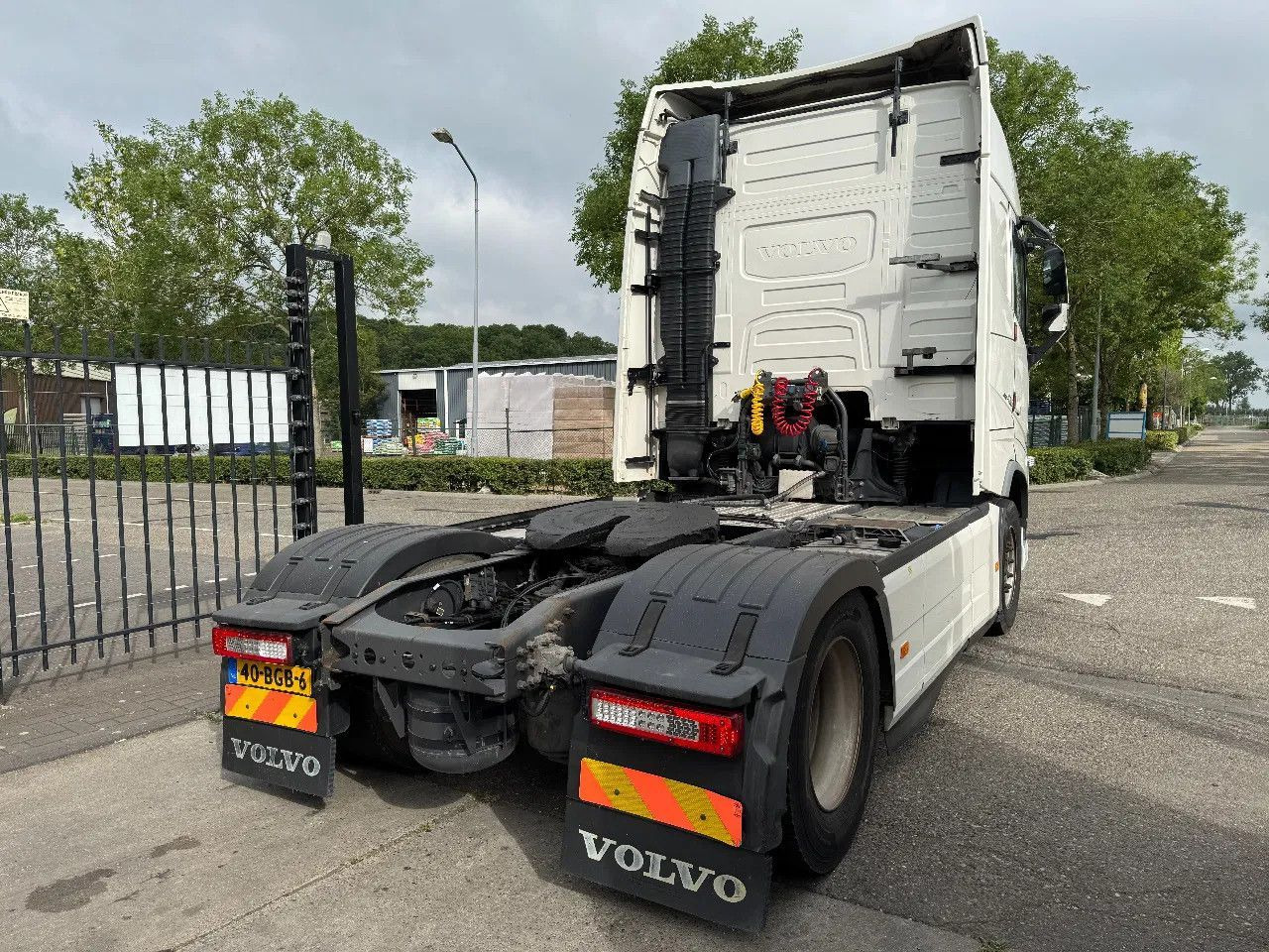 Volvo FH 460 4X2 EURO 6 SKIRTS SPOILERS HYDRAULIC - Xe đầu kéo: hình 5 Volvo FH 460 4X2 EURO 6 SKIRTS SPOILERS HYDRAULIC - Xe đầu kéo: hình 5