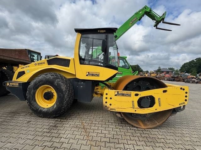Bomag BW 213 D -5 - Máy đầm: hình 1 Bomag BW 213 D -5 - Máy đầm: hình 1