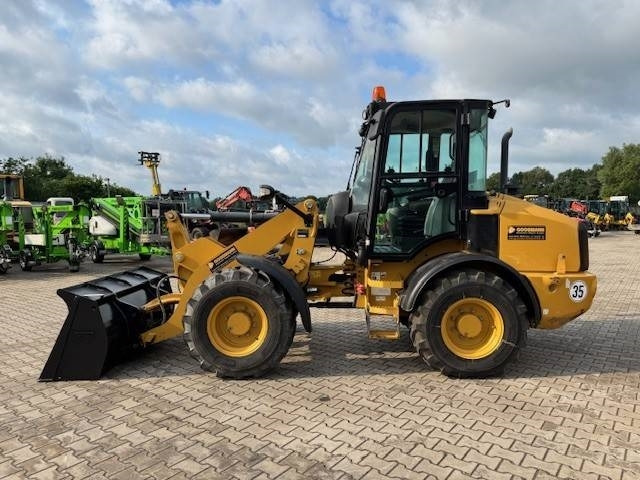 CAT 908 - Máy xúc lật bánh lốp: hình 2 CAT 908 - Máy xúc lật bánh lốp: hình 2