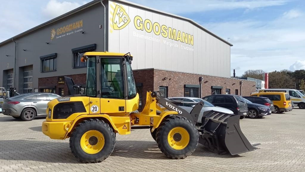 Volvo L 30 G - Máy xúc lật bánh lốp: hình 1 Volvo L 30 G - Máy xúc lật bánh lốp: hình 1