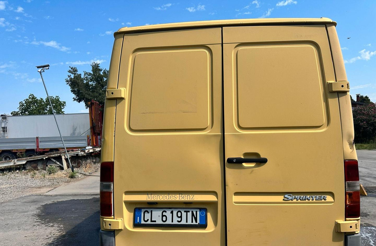 Furgone Mercedes Sprinter 211 - Xe van chở hàng: hình 5 Furgone Mercedes Sprinter 211 - Xe van chở hàng: hình 5