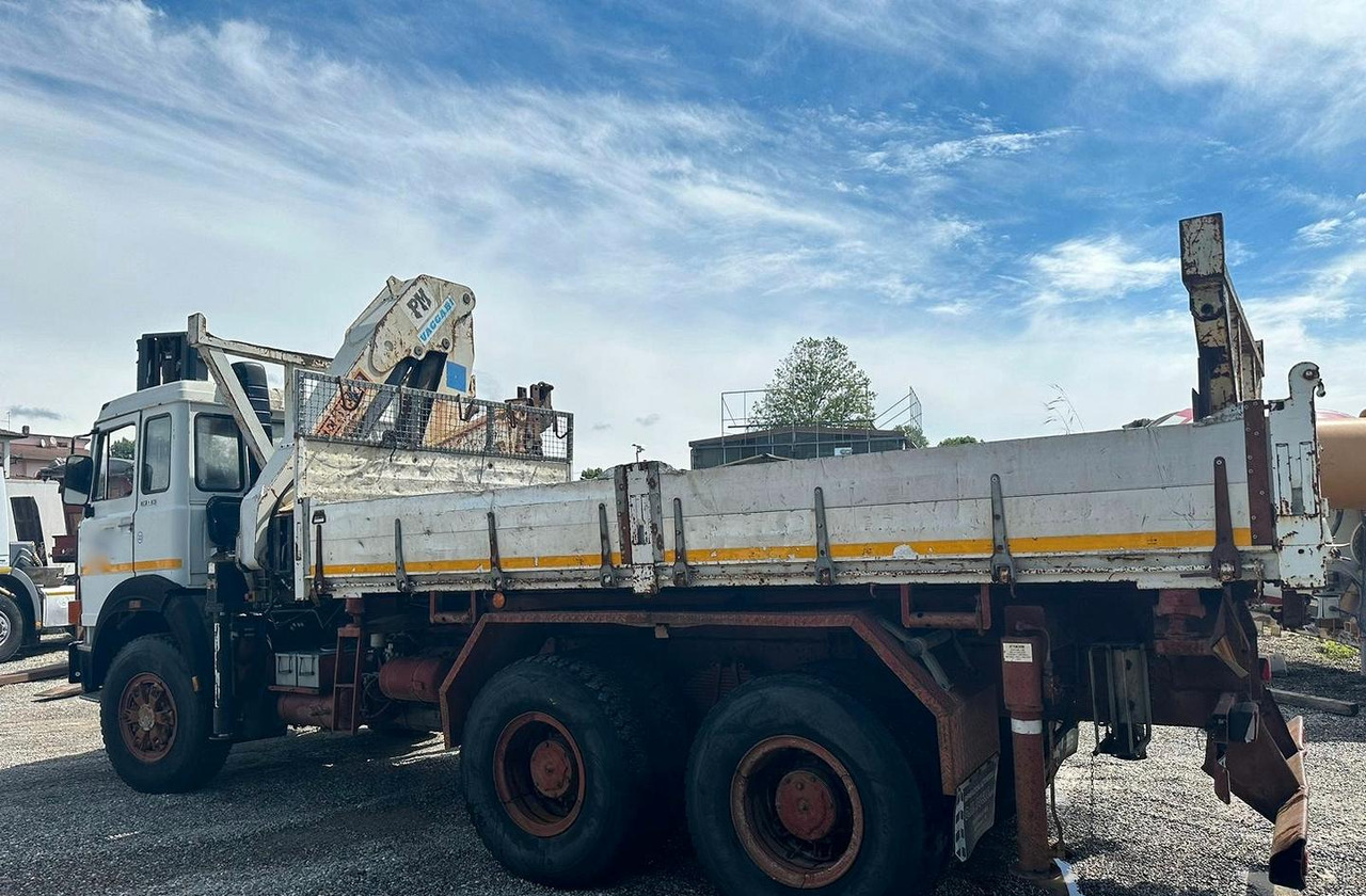Iveco 330 26 con gru - Xe tải thùng lửng/ Phẳng, Xe cẩu tự hành: hình 3 Iveco 330 26 con gru - Xe tải thùng lửng/ Phẳng, Xe cẩu tự hành: hình 3