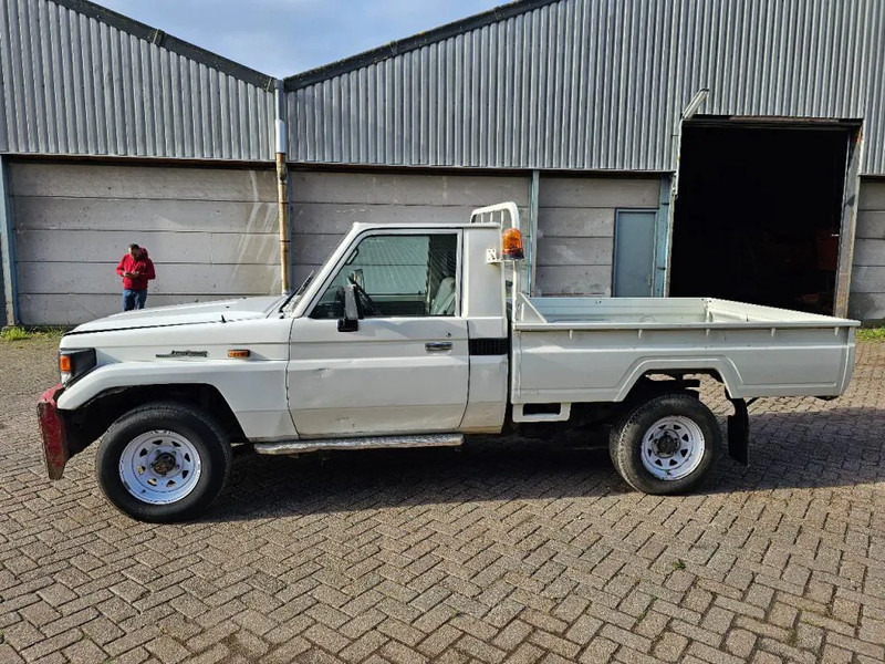 Xe bán tải Toyota Land Cruiser LB71MOD: hình 9 Xe bán tải Toyota Land Cruiser LB71MOD: hình 9