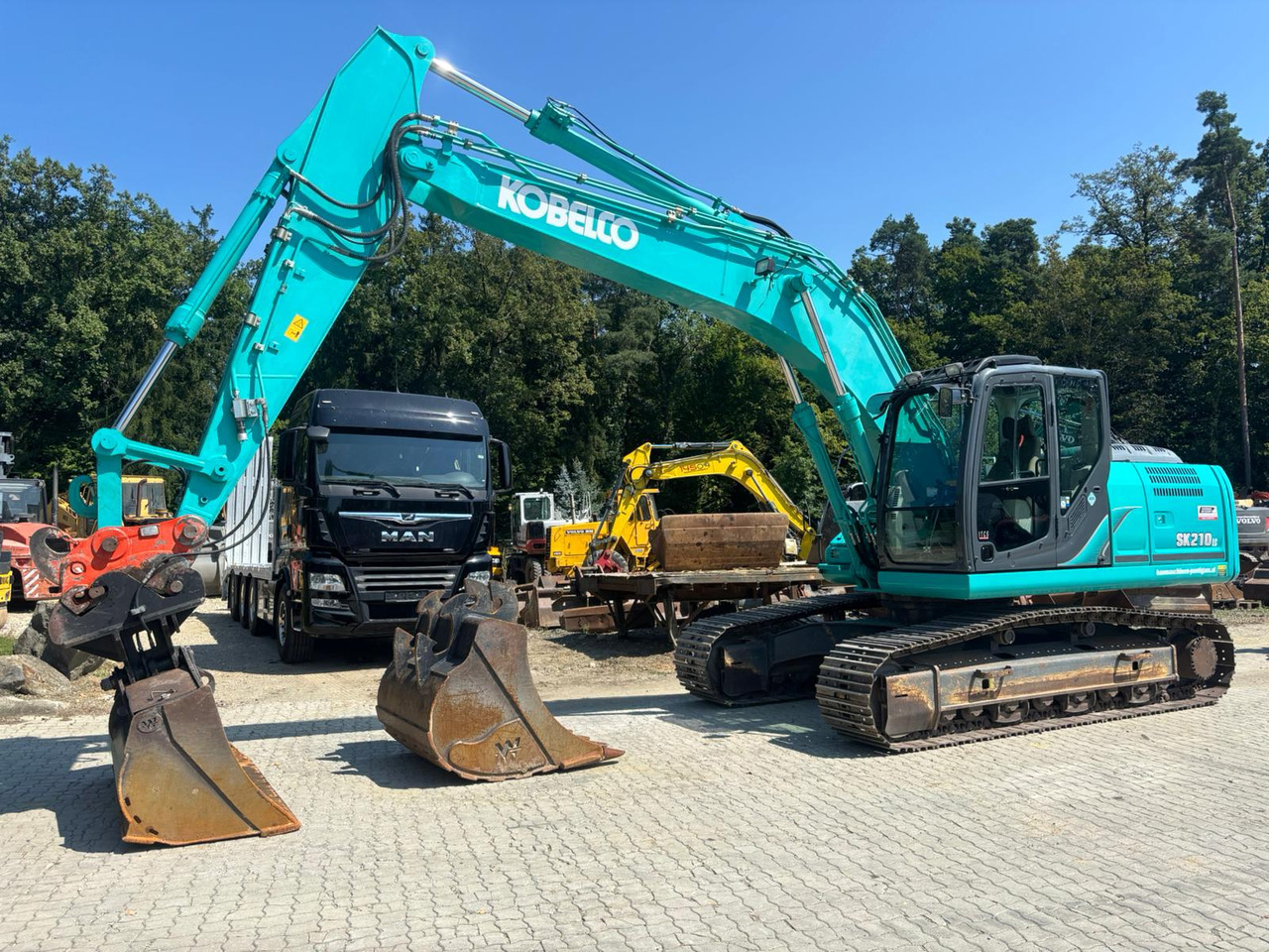 KOBELCO SK 210 NLC-9 - Máy xúc bánh xích: hình 3 KOBELCO SK 210 NLC-9 - Máy xúc bánh xích: hình 3