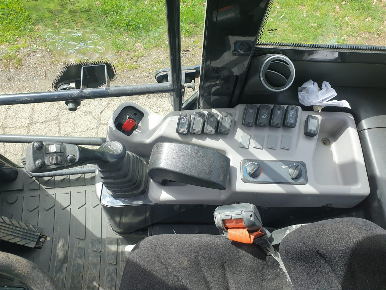 Máy xúc lật bánh lốp KUBOTA R 070: hình 19