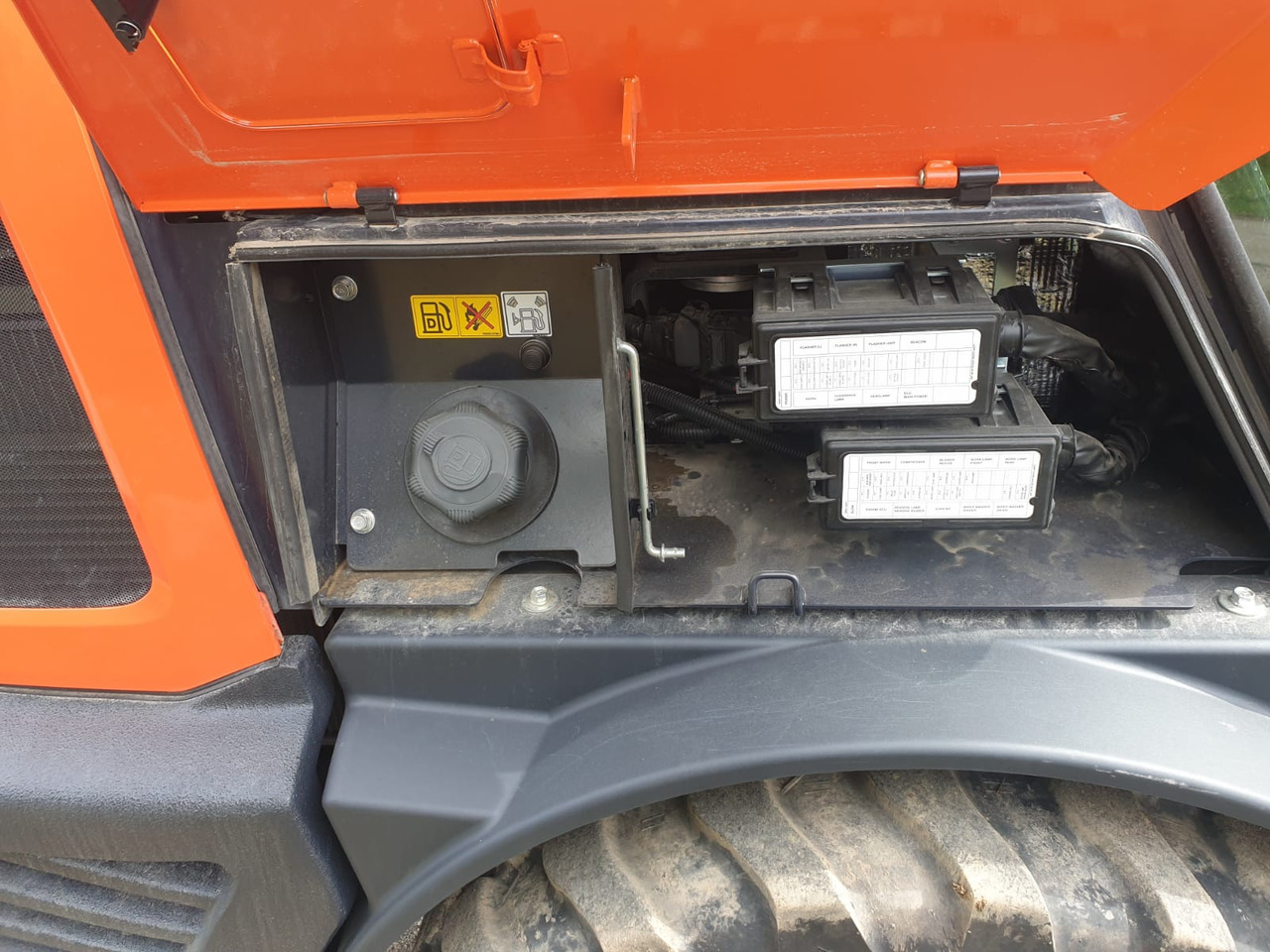 Máy xúc lật bánh lốp KUBOTA R 070: hình 14