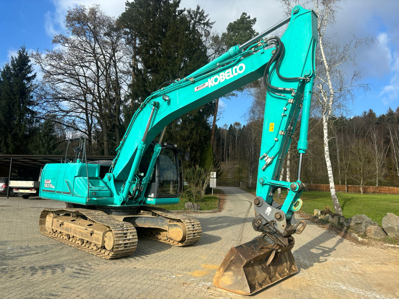 Kobelco SK 210 NLC-9 - Máy xúc bánh xích: hình 4 Kobelco SK 210 NLC-9 - Máy xúc bánh xích: hình 4
