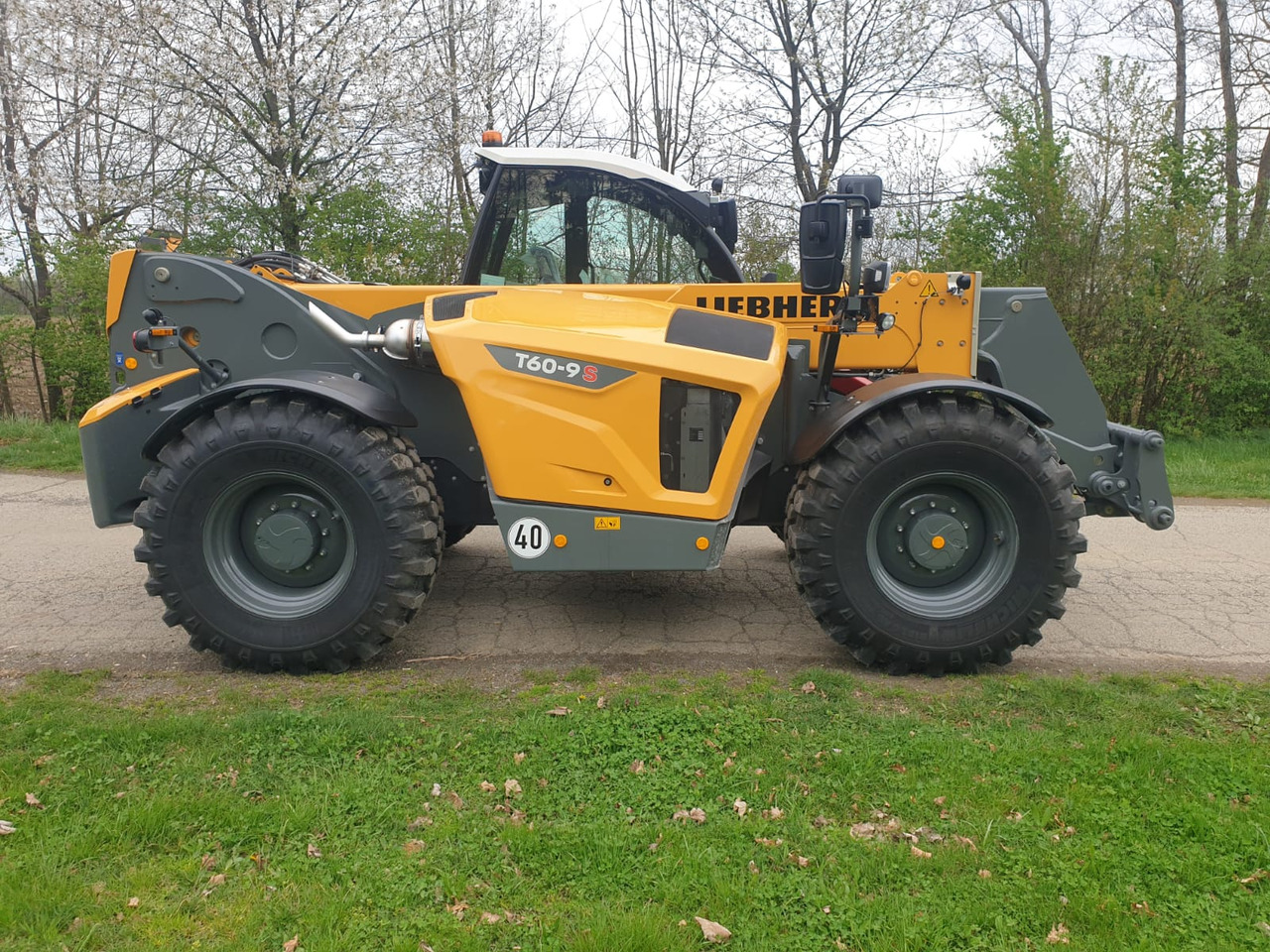 LIEBHERR T 60-9s - Xe nhấc hình viễn vọng kính: hình 2 LIEBHERR T 60-9s - Xe nhấc hình viễn vọng kính: hình 2