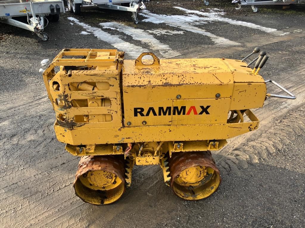 RAMMAX RW 700 - Máy lăn: hình 2 RAMMAX RW 700 - Máy lăn: hình 2