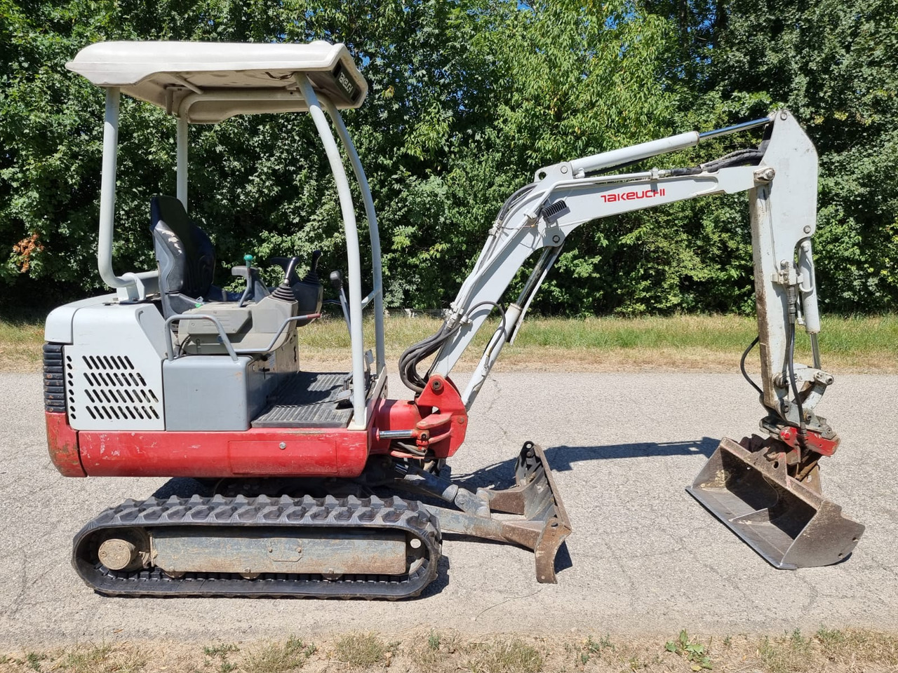 TAKEUCHI TB 016 - Máy xúc mini: hình 2 TAKEUCHI TB 016 - Máy xúc mini: hình 2