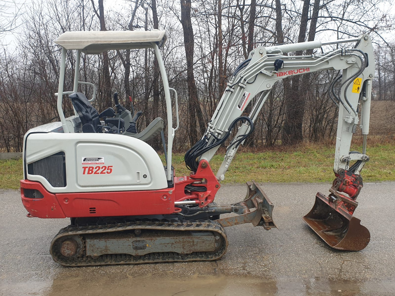 TAKEUCHI TB 225 - Máy xúc mini: hình 2 TAKEUCHI TB 225 - Máy xúc mini: hình 2