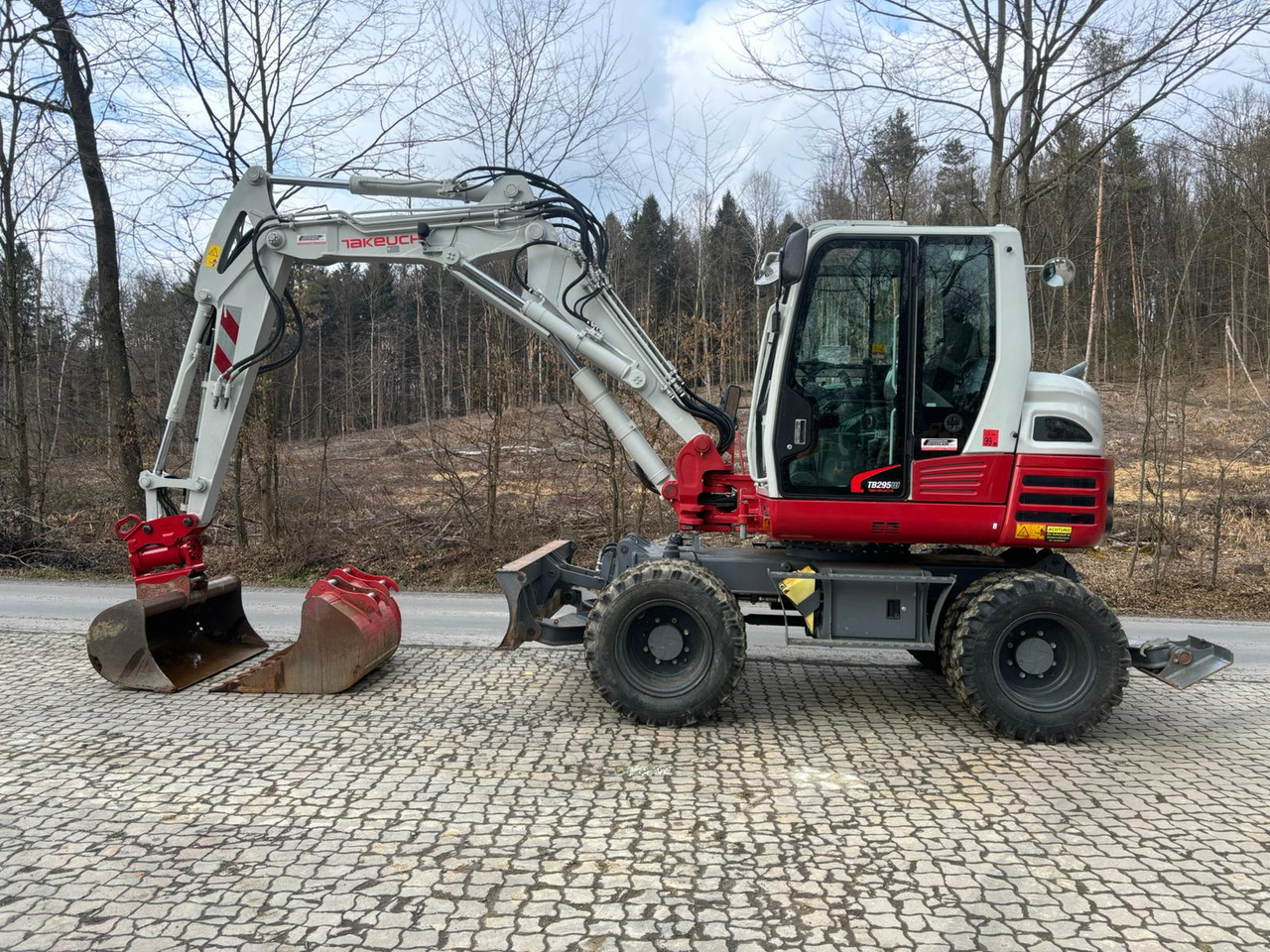 TAKEUCHI TB 295 W - Máy xúc bánh lốp: hình 1 TAKEUCHI TB 295 W - Máy xúc bánh lốp: hình 1