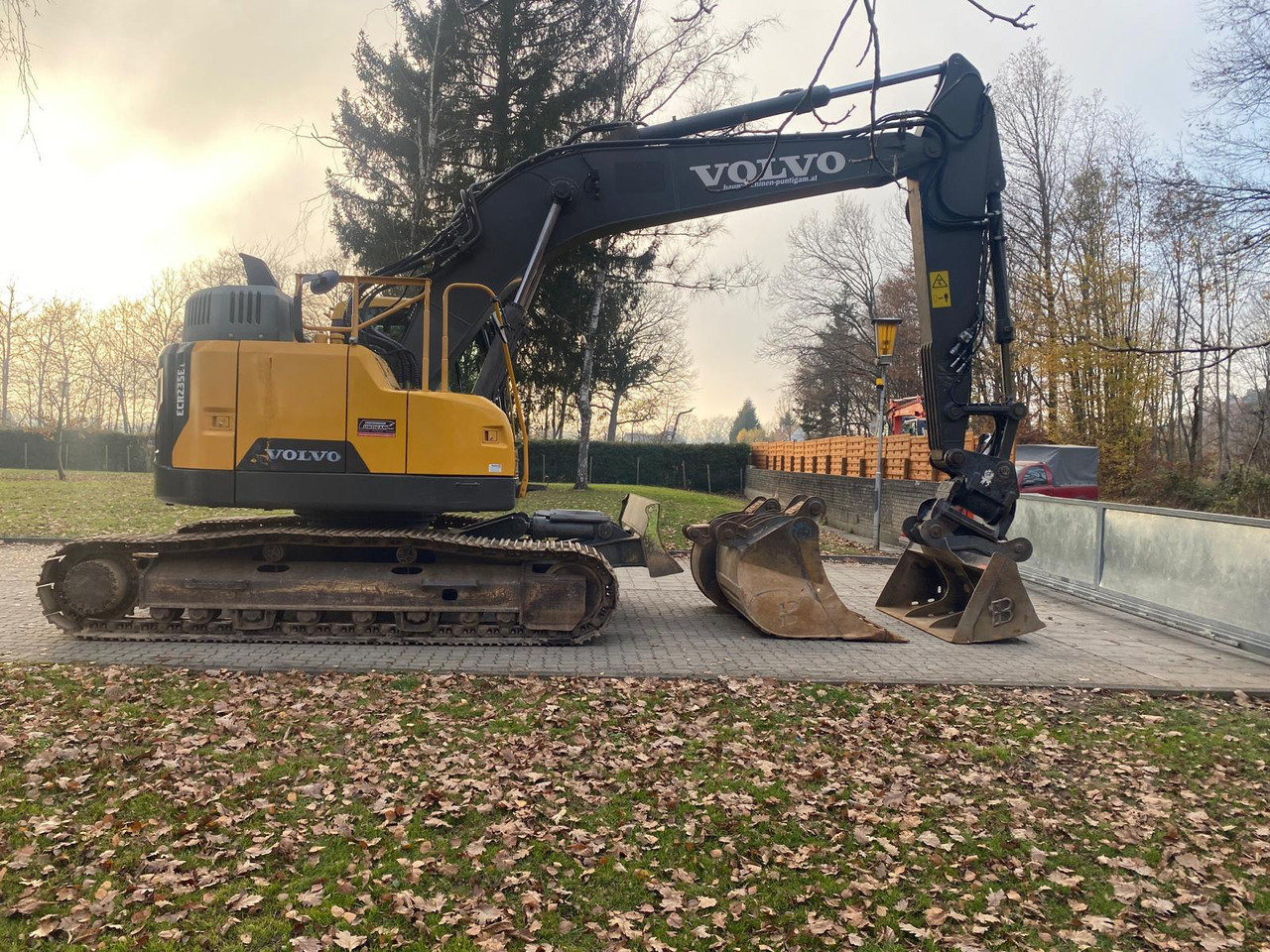 VOLVO ECR 235 EL - Máy xúc bánh xích: hình 2 VOLVO ECR 235 EL - Máy xúc bánh xích: hình 2