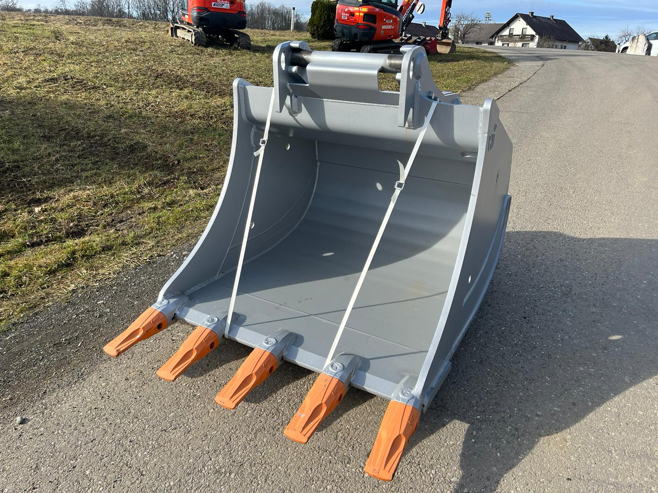 Winkelbauer 130 cm backhoe bucket with OQ 70/55 - Gầu máy xúc cho Máy xúc bánh xích: hình 1 Winkelbauer 130 cm backhoe bucket with OQ 70/55 - Gầu máy xúc cho Máy xúc bánh xích: hình 1