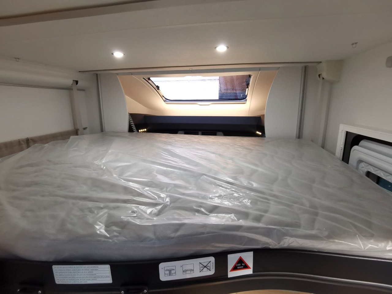 Xe cắm trại bán tích hợp Chausson 627 TITANIUM / - 2026 -/ EINZELBETTEN & HUBBETT: hình 22