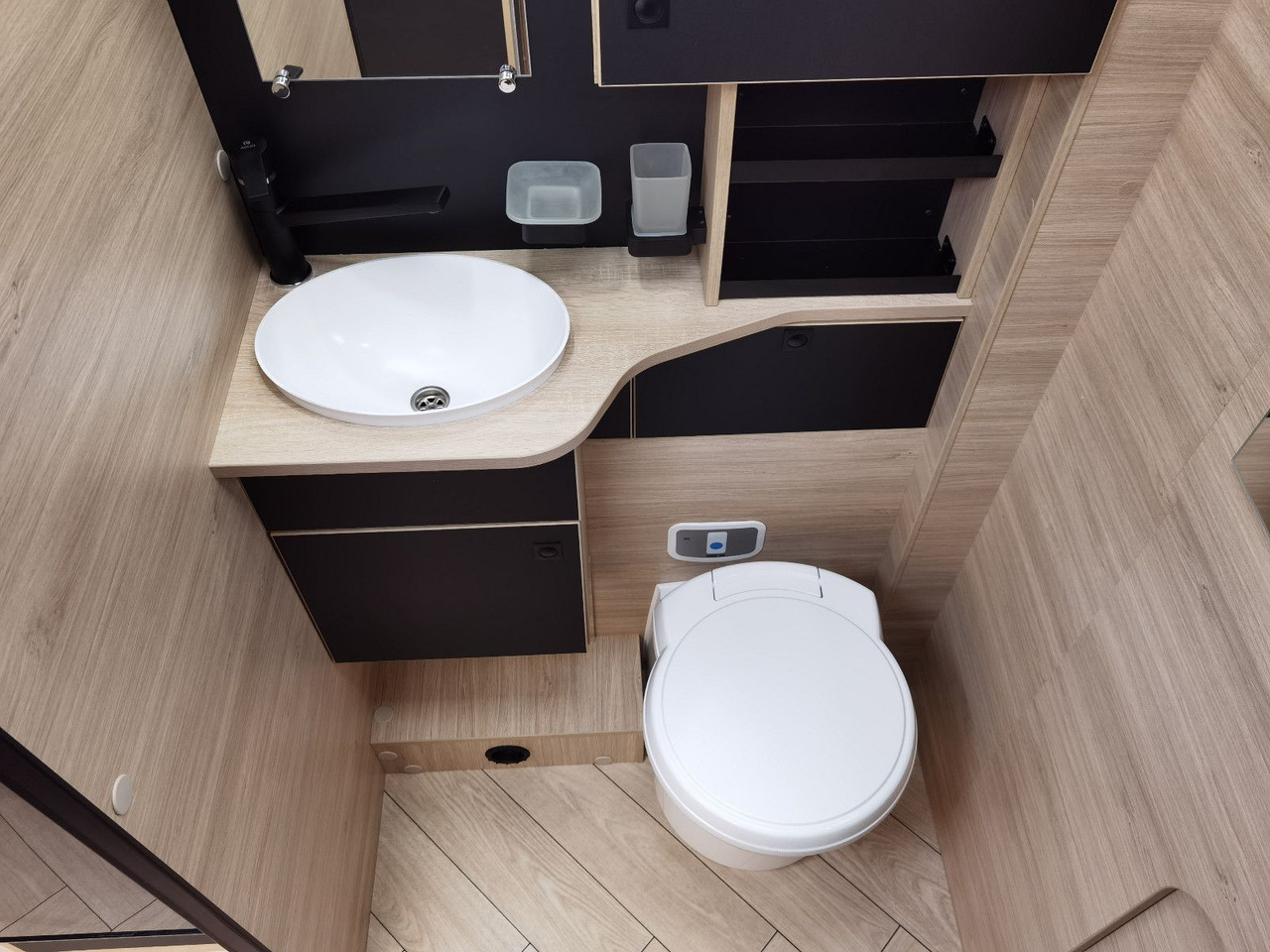 Xe cắm trại bán tích hợp Chausson 640 TITANIUM / MODELL 2026 / 165PS /XXL-HUBBETT: hình 14