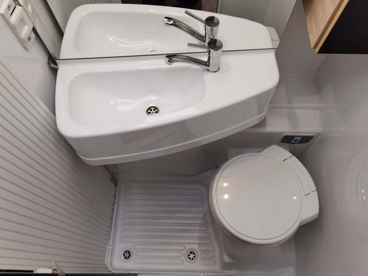 Xe cắm trại bán tích hợp Chausson S 697 SPORT LINE / -2026- / 165PS / EINZELBETTEN: hình 22