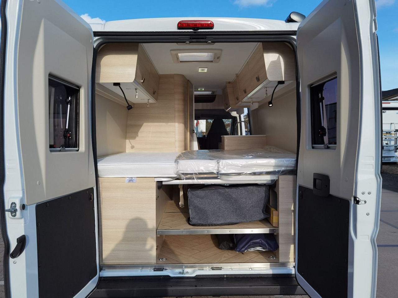 Xe van cắm trại mới Chausson V697 FIRST LINE / - 2025 - /140PS / EINZELBETTEN Chausson V697 FIRST LINE / - 2025 - /140PS / EINZELBETTEN: hình 8