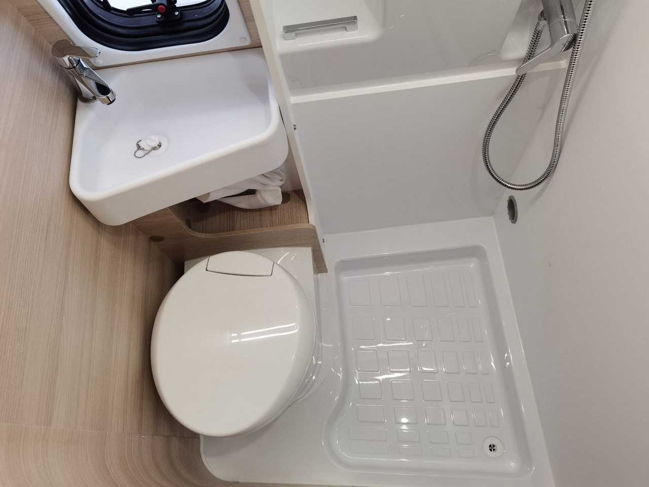 Xe van cắm trại mới Chausson V697 FIRST LINE / - 2025 - /140PS / EINZELBETTEN Chausson V697 FIRST LINE / - 2025 - /140PS / EINZELBETTEN: hình 17