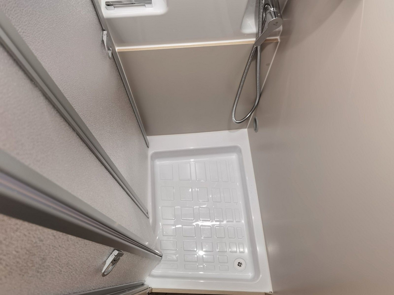 Xe van cắm trại Chausson V697 SPORT LINE / -2026- / 140-8G./ EINZELBETTEN: hình 22 Xe van cắm trại Chausson V697 SPORT LINE / -2026- / 140-8G./ EINZELBETTEN: hình 22