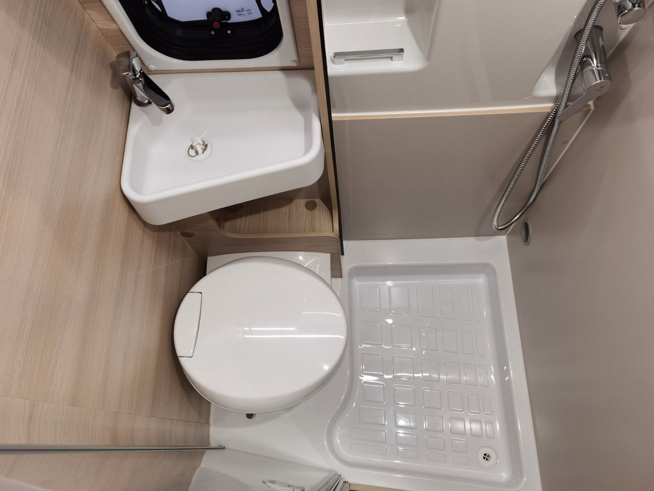 Xe van cắm trại Chausson V697 SPORT LINE / -2026- / 140-8G./ EINZELBETTEN: hình 20 Xe van cắm trại Chausson V697 SPORT LINE / -2026- / 140-8G./ EINZELBETTEN: hình 20