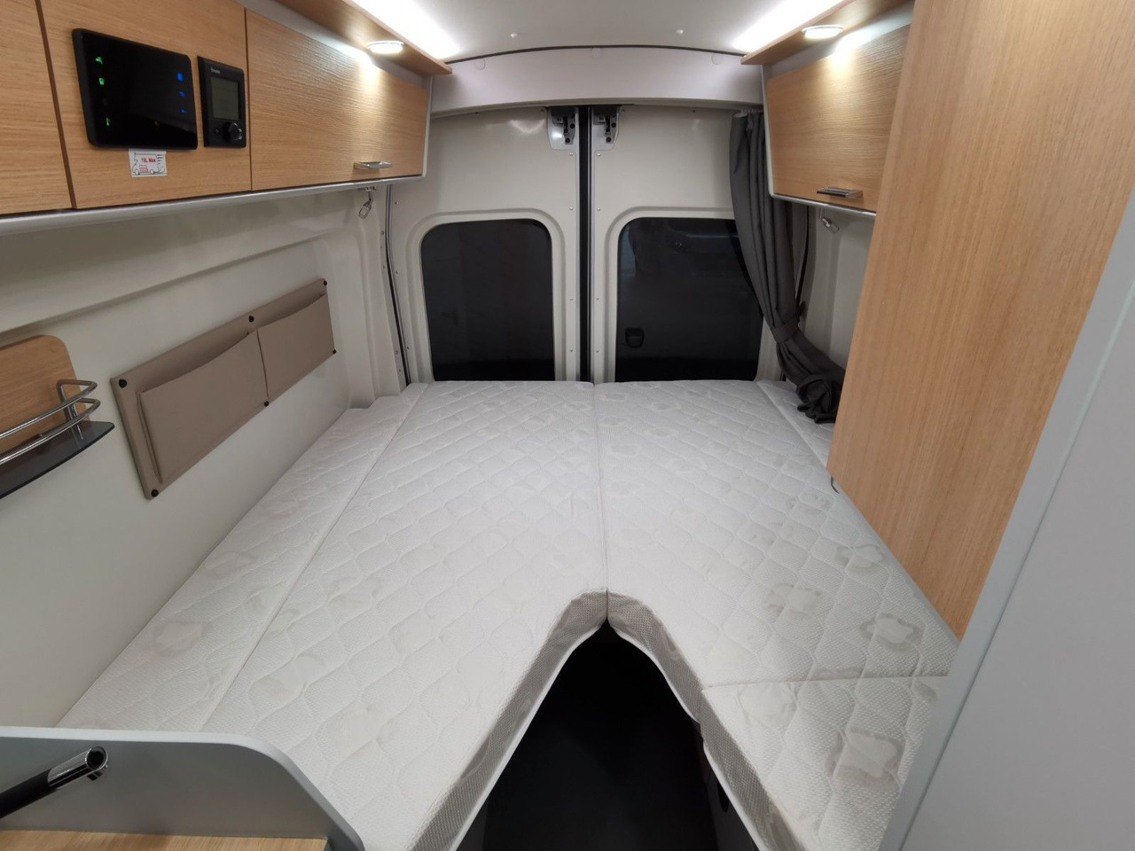 Xe van cắm trại Karmann DEXTER 570 / 170PS-4x4 /SOLAR/ AHK/ EINZELBETTEN: hình 18 Xe van cắm trại Karmann DEXTER 570 / 170PS-4x4 /SOLAR/ AHK/ EINZELBETTEN: hình 18