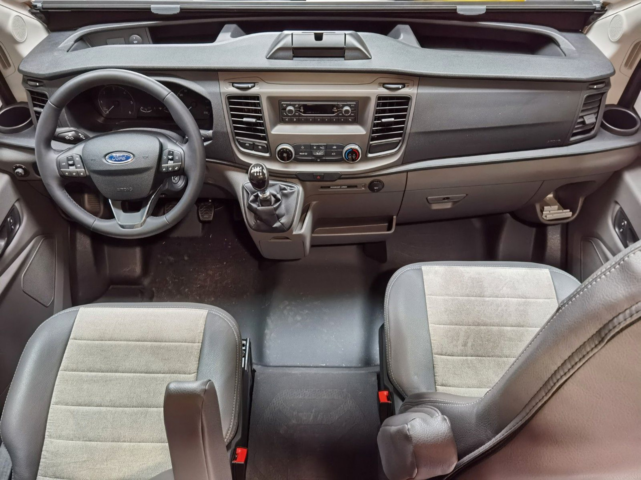 Xe van cắm trại Karmann DEXTER 570 / 170PS-4x4 /SOLAR/ AHK/ EINZELBETTEN: hình 9 Xe van cắm trại Karmann DEXTER 570 / 170PS-4x4 /SOLAR/ AHK/ EINZELBETTEN: hình 9