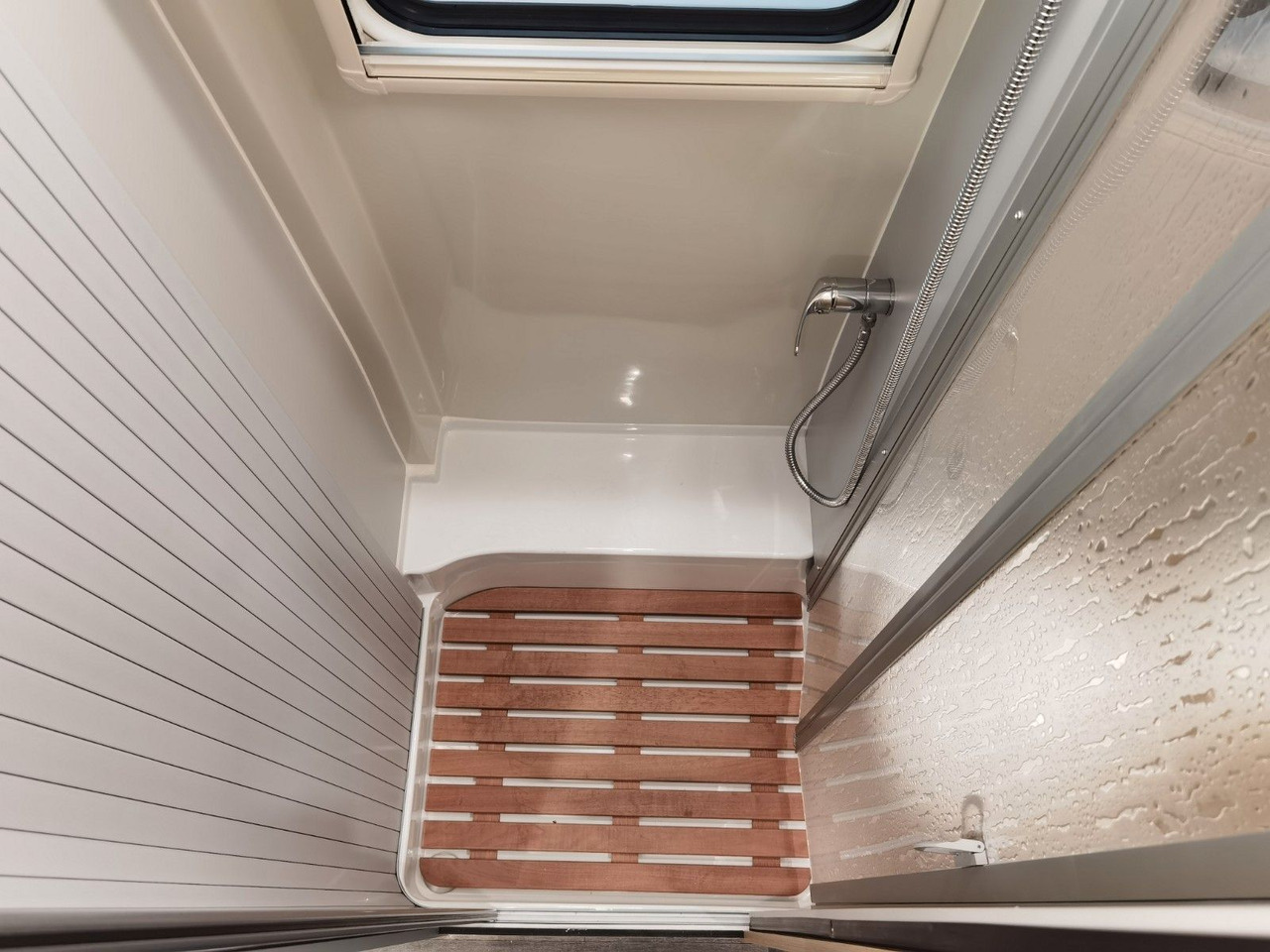 Xe van cắm trại Karmann DEXTER 570 / 170PS-4x4 /SOLAR/ AHK/ EINZELBETTEN: hình 22 Xe van cắm trại Karmann DEXTER 570 / 170PS-4x4 /SOLAR/ AHK/ EINZELBETTEN: hình 22