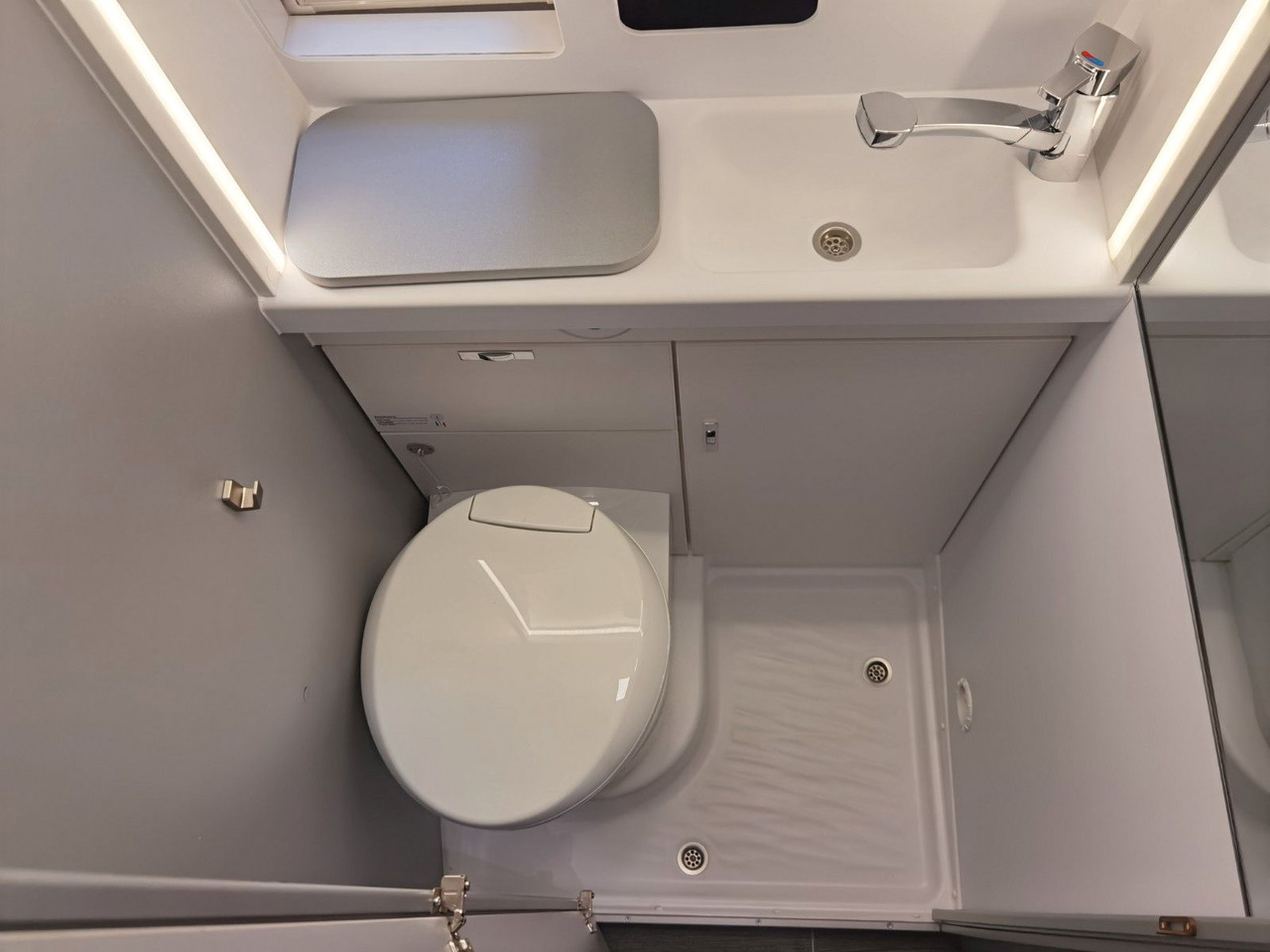 Xe van cắm trại Weinsberg CARABUS GREY 630 ME-EDITION FIRE / MODELL 2026: hình 20 Xe van cắm trại Weinsberg CARABUS GREY 630 ME-EDITION FIRE / MODELL 2026: hình 20