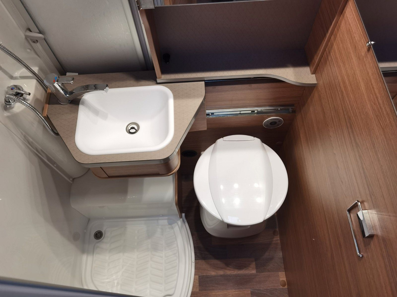 Xe cắm trại bán tích hợp Weinsberg CARACOMPACT 600 MEG PEPPER / 8G. - AUTOMATIK: hình 22 Xe cắm trại bán tích hợp Weinsberg CARACOMPACT 600 MEG PEPPER / 8G. - AUTOMATIK: hình 22