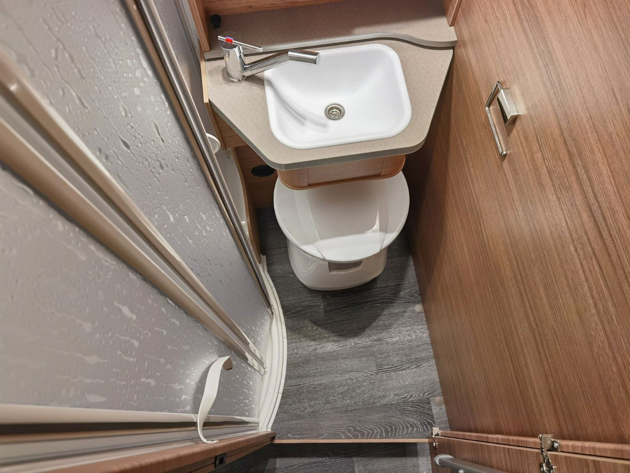 Xe cắm trại bán tích hợp Weinsberg CARASUITE 650 MEG/155-DSG/EINZELBETTEN & HUBBETT: hình 23 Xe cắm trại bán tích hợp Weinsberg CARASUITE 650 MEG/155-DSG/EINZELBETTEN & HUBBETT: hình 23