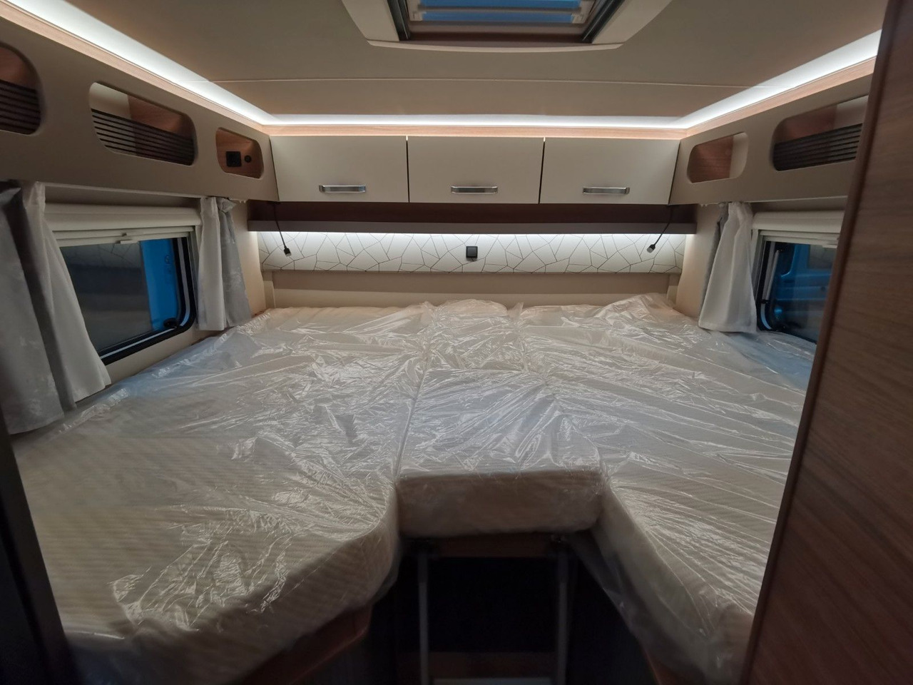 Xe cắm trại bán tích hợp Weinsberg CARASUITE 650 MEG/155-DSG/EINZELBETTEN & HUBBETT: hình 19 Xe cắm trại bán tích hợp Weinsberg CARASUITE 650 MEG/155-DSG/EINZELBETTEN & HUBBETT: hình 19