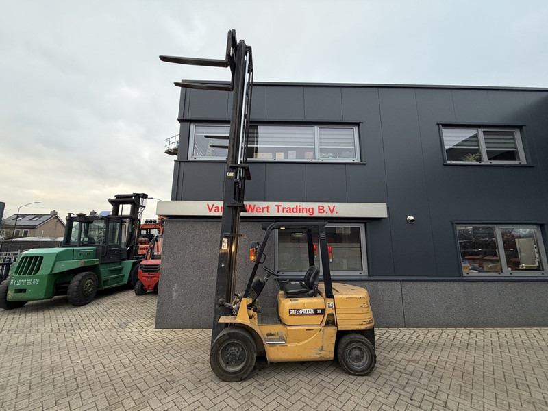 Caterpillar FD30 - Xe nâng diesel: hình 5 Caterpillar FD30 - Xe nâng diesel: hình 5