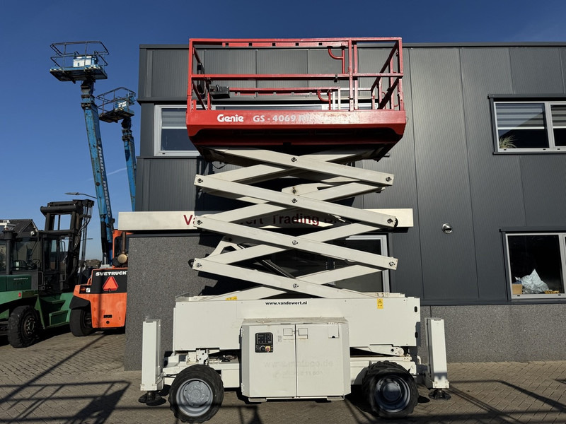 Genie GS 4069 RT Hoogwerker / Arbeitsbuhne 14mtr werkhoogte 4x4 Kubota DIESEL 2013 - Máy nâng người hình kéo: hình 5 Genie GS 4069 RT Hoogwerker / Arbeitsbuhne 14mtr werkhoogte 4x4 Kubota DIESEL 2013 - Máy nâng người hình kéo: hình 5