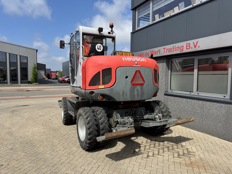 Neuson 9503 WD Mobiele Kraan 2009 Palletvork, Stenenklem, 2x Bak 8860hours Deutz Diesel - Cẩu bánh lốp: hình 4 Neuson 9503 WD Mobiele Kraan 2009 Palletvork, Stenenklem, 2x Bak 8860hours Deutz Diesel - Cẩu bánh lốp: hình 4