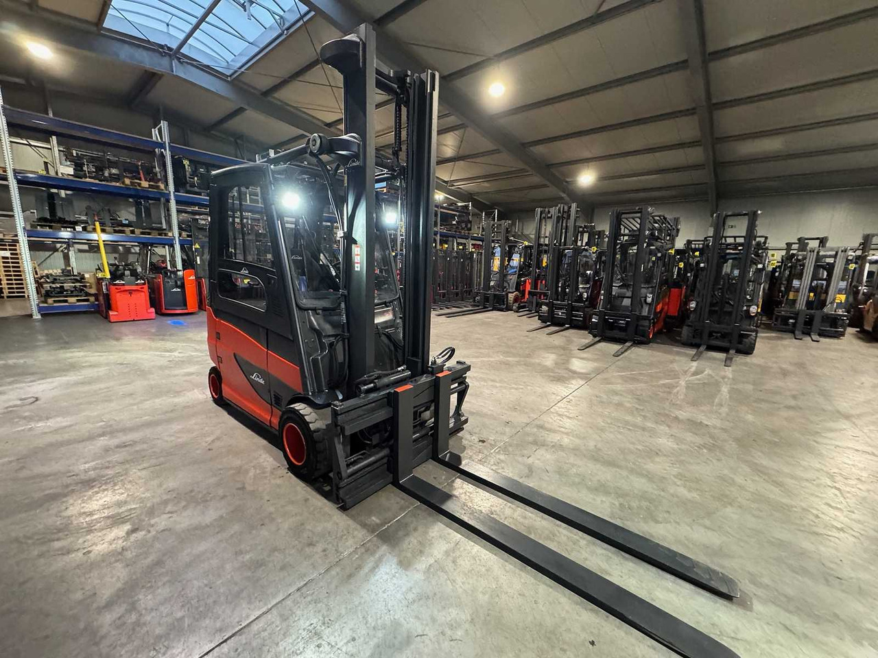 06/2023 SERVICE + UVV 11/2026 LINDE E35HL 3.500KG 3.+4. VALVE 180CM FORK ADJUSTER ELECTRIC FORKLIFT 8.839 HOURS - Xe nâng: hình 2 06/2023 SERVICE + UVV 11/2026 LINDE E35HL 3.500KG 3.+4. VALVE 180CM FORK ADJUSTER ELECTRIC FORKLIFT 8.839 HOURS - Xe nâng: hình 2