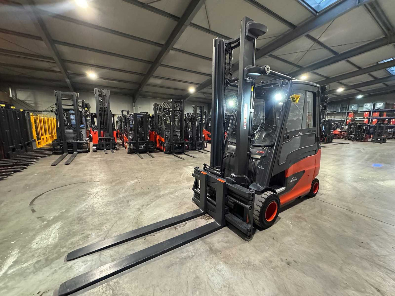 06/2023 SERVICE + UVV 11/2026 LINDE E35HL 3.500KG 3.+4. VALVE 180CM FORK ADJUSTER ELECTRIC FORKLIFT 8.839 HOURS - Xe nâng: hình 4 06/2023 SERVICE + UVV 11/2026 LINDE E35HL 3.500KG 3.+4. VALVE 180CM FORK ADJUSTER ELECTRIC FORKLIFT 8.839 HOURS - Xe nâng: hình 4